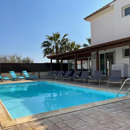 Vilă Tarracotta 4 Bedroom, Near