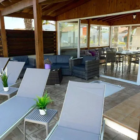 Vilă Tarracotta 4 Bedroom, Near